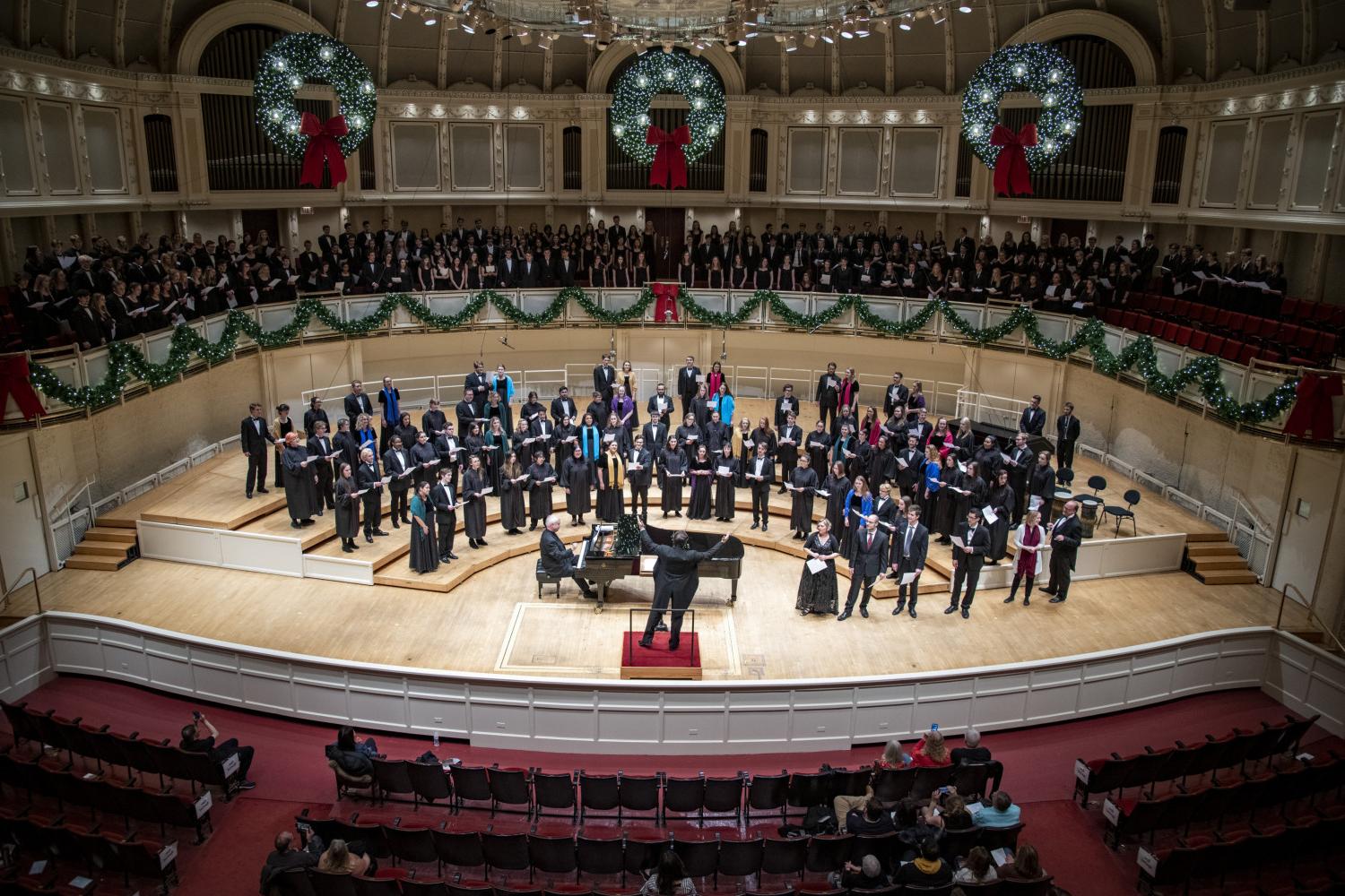 The <a href='http://kzme.nbshgold.com'>博彩网址大全</a> Choir performs in the Chicago Symphony Hall.